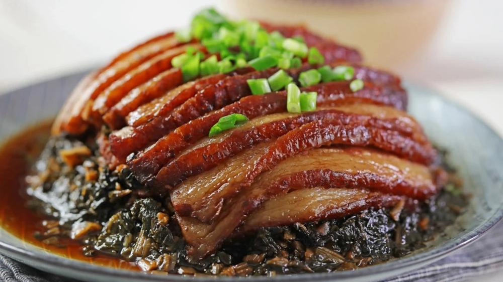 梅菜扣肉怎么做好吃不腻（正宗梅菜扣肉的做法）-1