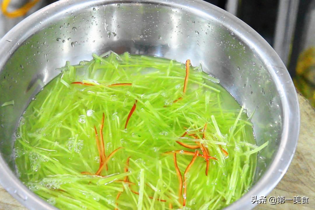 莴笋丝凉拌需要焯水不_凉拌笋丝需要焯水吗？-4