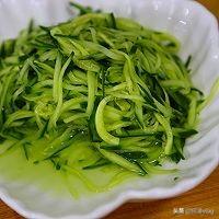 黄瓜大虾馅饺子怎么做_虾仁黄瓜饺子馅的配料及做法-4