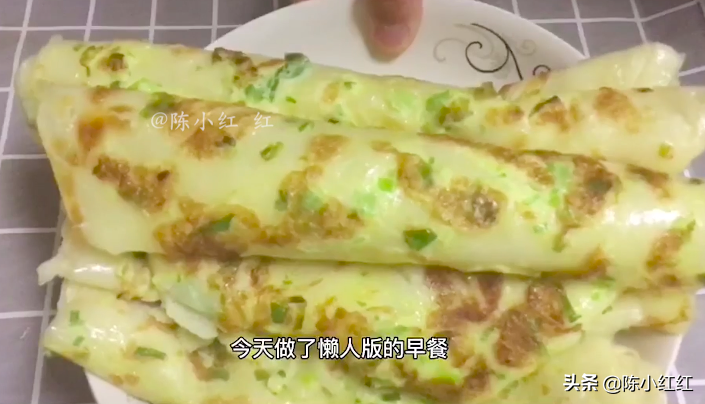 葱油鸡蛋饼怎么做松软好吃（鸡蛋饼怎样才能又薄又软）-1