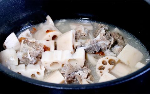 排骨炖莲藕怎么做好吃，排骨煮藕如何做好吃？