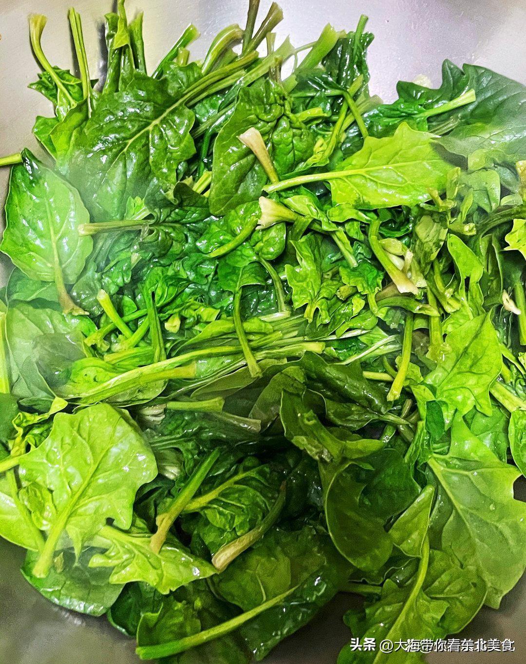 清炒菠菜怎么做好吃（焯菠菜的正确做法）-3