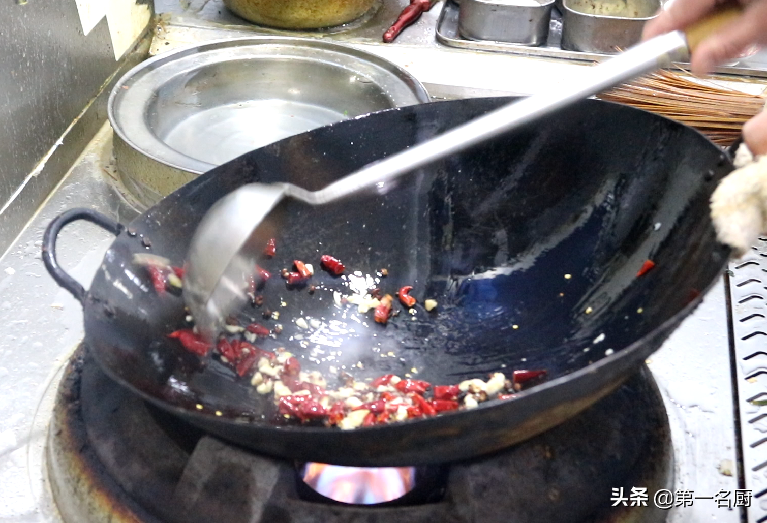 干煸四季豆怎么烧_干煸四季豆炸多久能熟-8