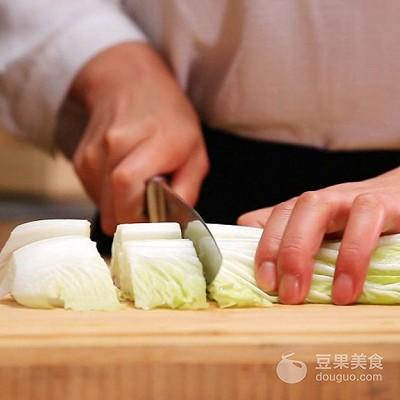 清汤白菜豆腐汤的做法（白菜豆腐清汤怎么做）-4