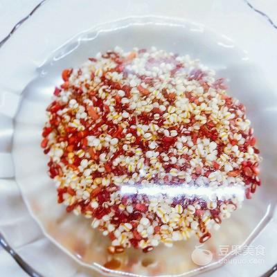 红豆薏米水的正确做法 红豆薏米水怎样煮？-3