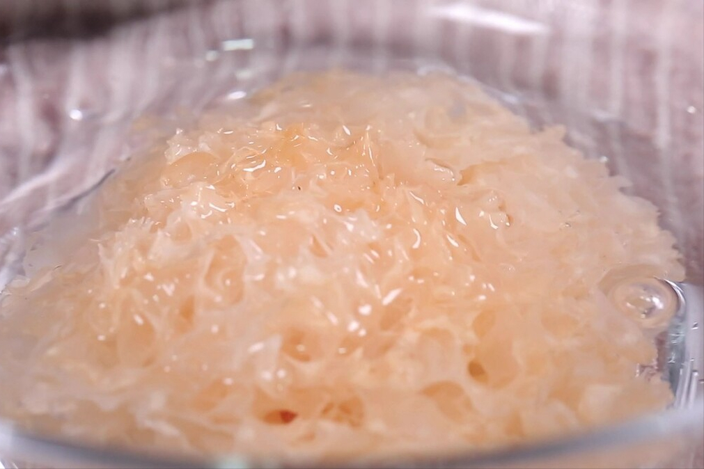 银耳羹的做法怎么粘稠（银耳是白的好还是黄的好）-4