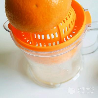 百香果鲜榨果汁的做法（百香果果汁怎么做好喝窍门）-4