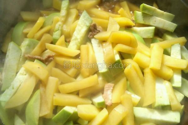 土豆炖茄子怎么做好吃_炖茄子土豆的家常做法-6