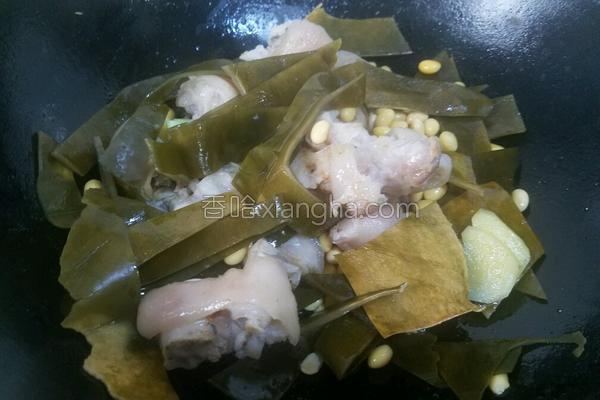 黄豆海带炖猪蹄的做法（猪脚可以和海带黄豆一起炖吗）-10