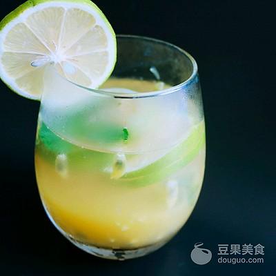 百香果鲜榨果汁的做法（百香果果汁怎么做好喝窍门）-9
