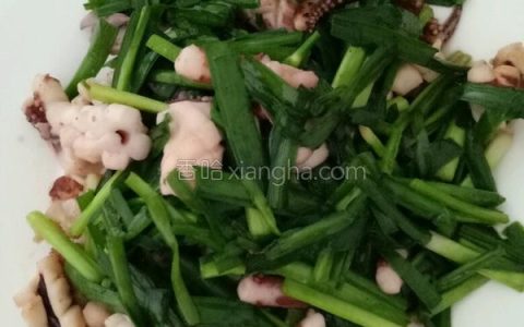 鱿鱼炒韭菜怎么做最好吃（鱿鱼爪炒韭菜如何做）