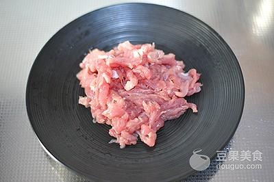 红萝卜炒肉丝的家常做法（红萝卜炒肉怎么炒才好吃）-4