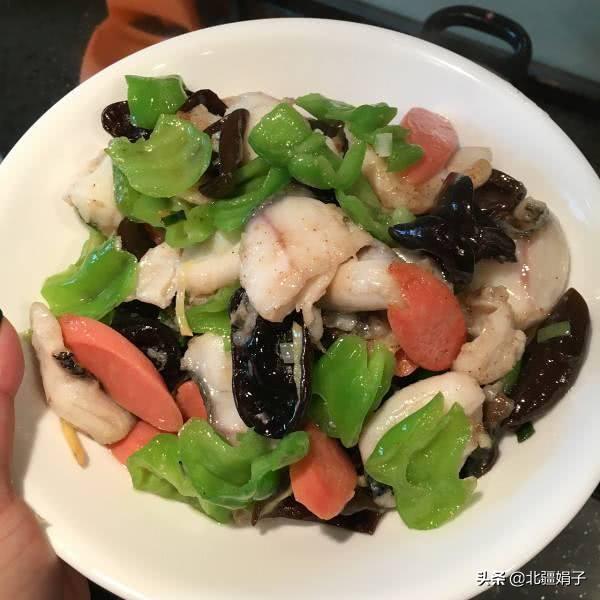 炒黑鱼片怎么不会碎_炒黑鱼片怎么做又嫩又滑-2