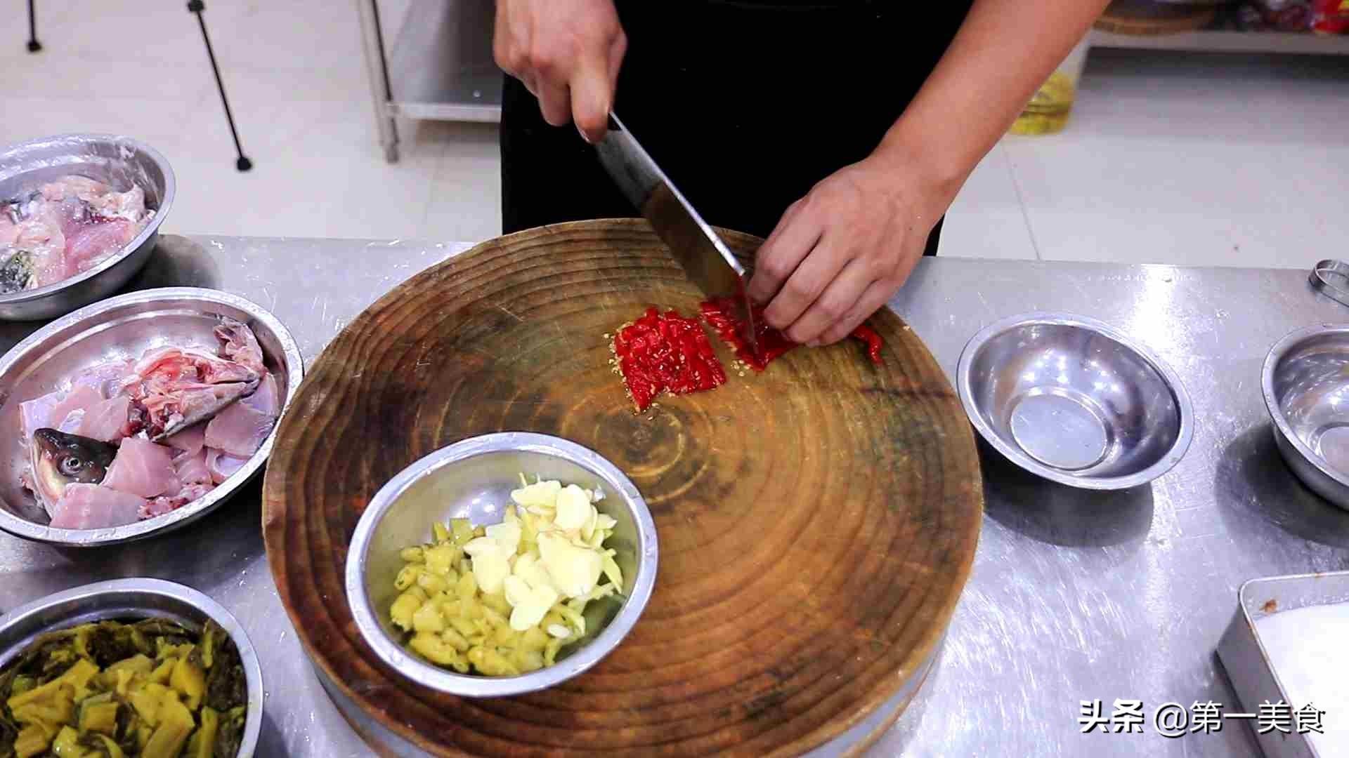 请教酸菜鱼的做法 怎样做酸菜鱼?-6