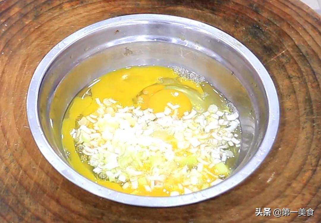 苦瓜炒鸡蛋怎么炒好吃（炒苦瓜不苦的小秘诀）-3