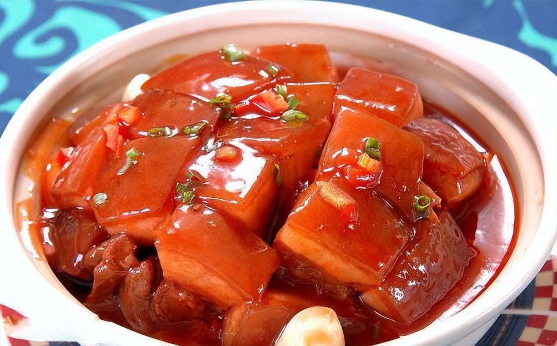 红烧肉最正宗的做法（蒜苗红烧肉怎么烧好吃）-1