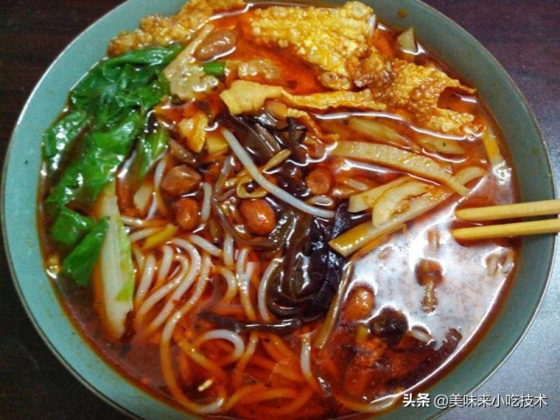 学螺蛳粉技术要多少钱（8元一碗螺蛳粉的利润有多少）-1