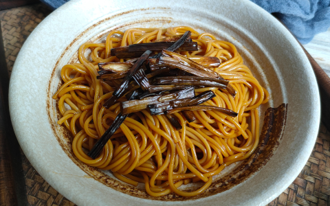 葱油拌面的葱油酱怎么熬制，葱油汁制作方法和配方