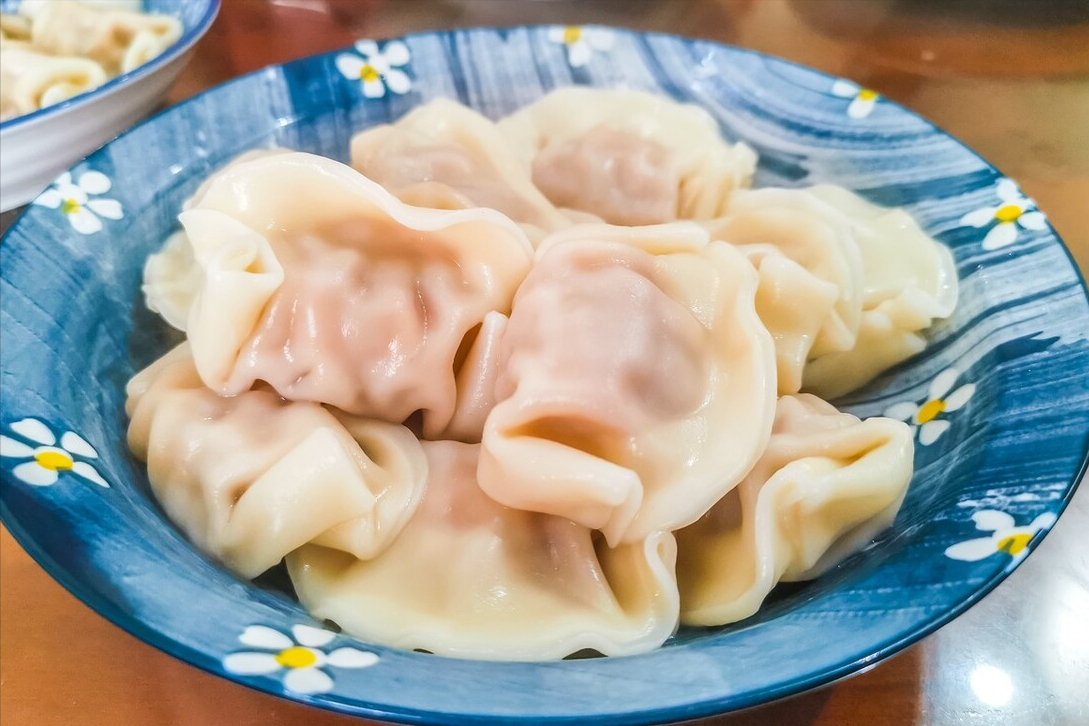 牛肉水饺子馅怎么调（牛肉配啥菜包饺子最好）-3