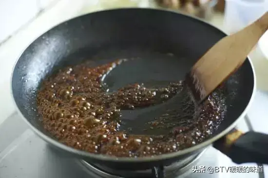 做红烧肉炒糖色怎么炒，红烧肉熬糖色怎么熬？-3