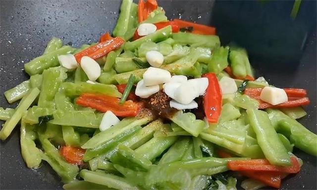 苦瓜的做法大全最好吃（清炒苦瓜怎么炒不苦）-6