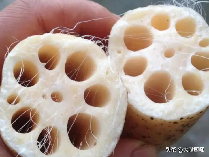 莲藕排骨汤怎么做莲藕不发黑（炖莲藕排骨汤的做法）-7