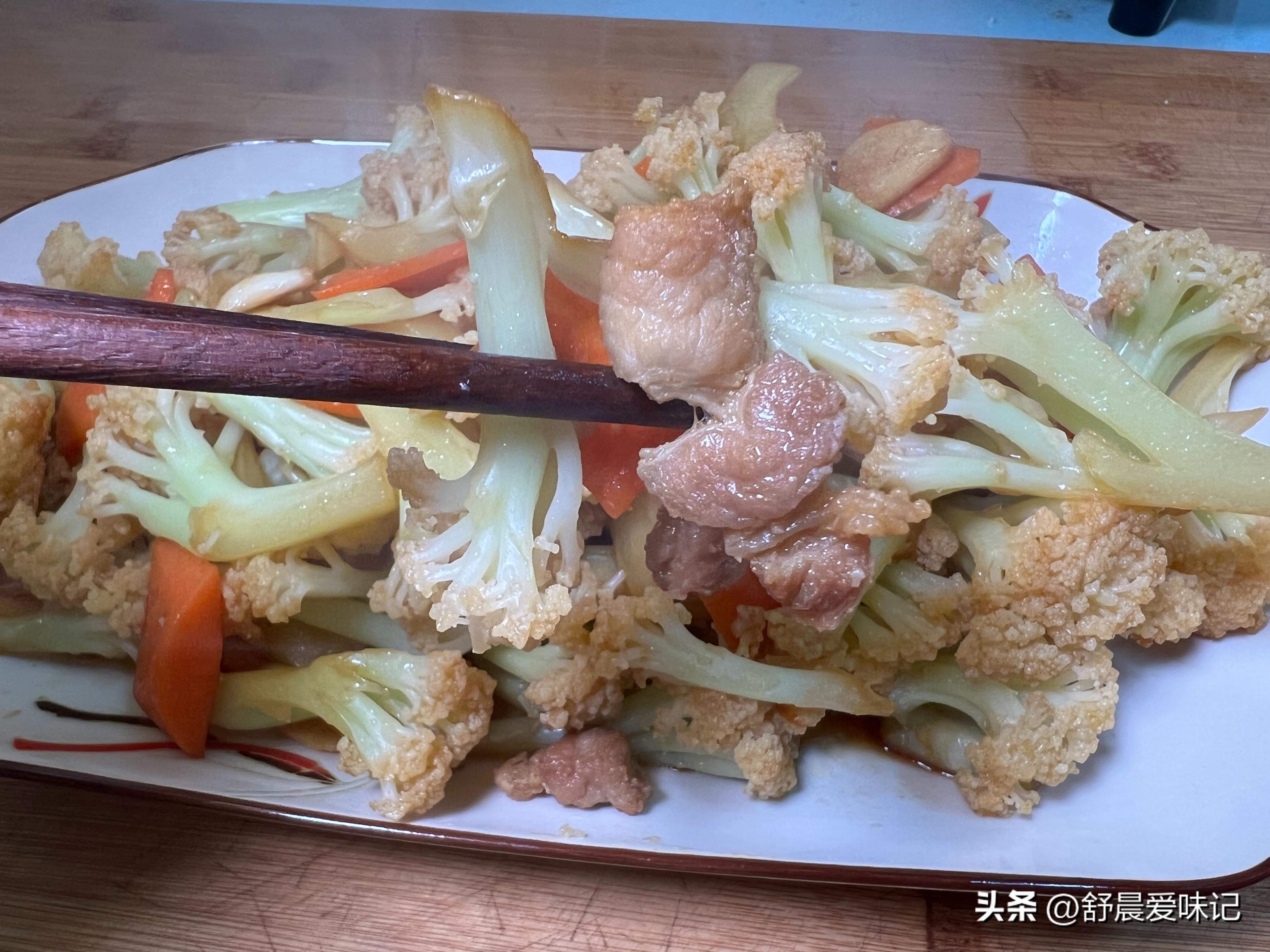 花椰菜炒肉的家常做法（花菜肉片怎么烧好吃）-3