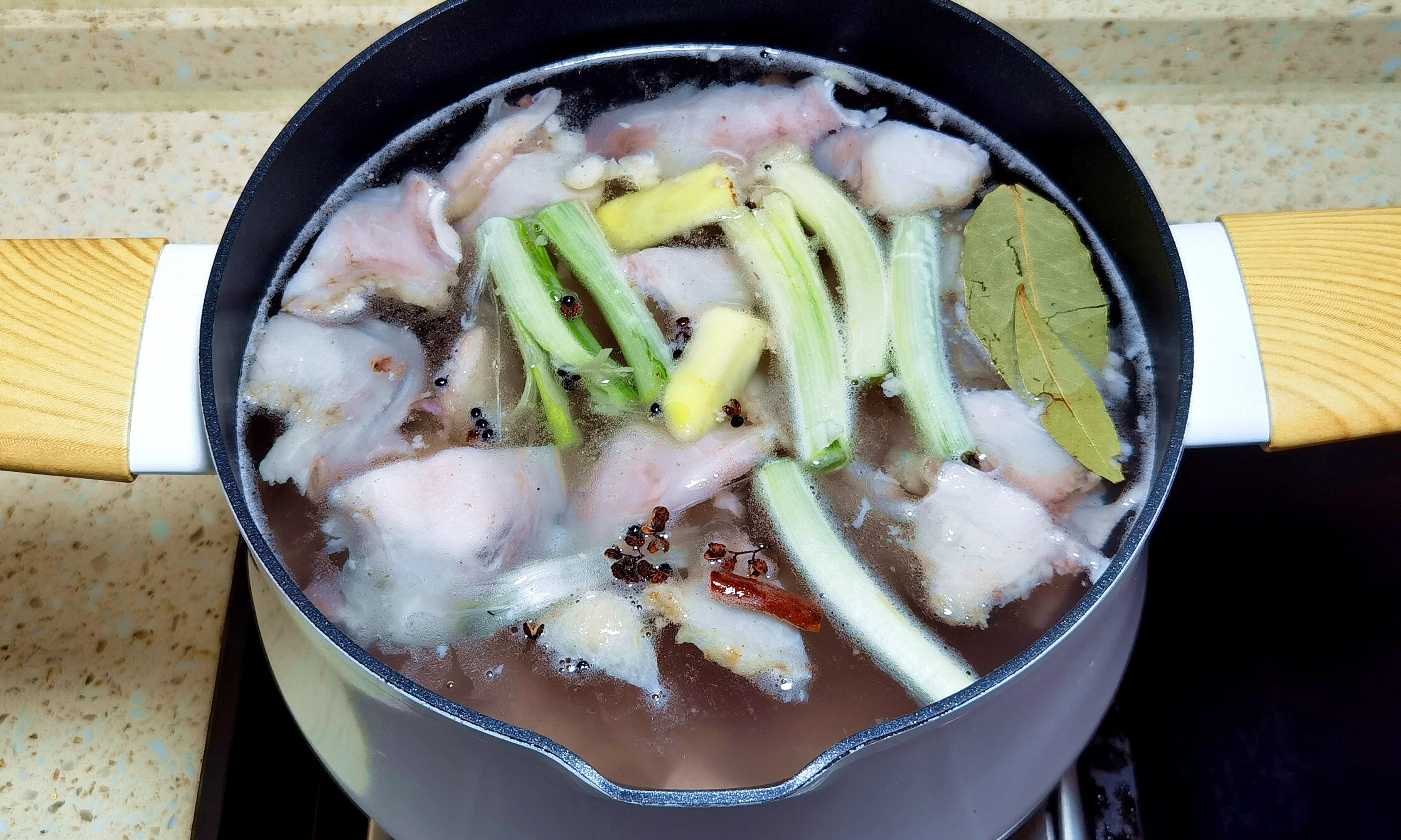 炖羊肉汤怎么炖好吃又烂无膻味（炖羊肉汤都放什么材料）-5