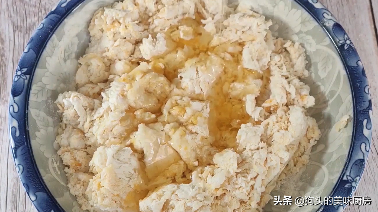 怎样炸麻花又软又蓬松（麻花凉了不硬的秘密）-5