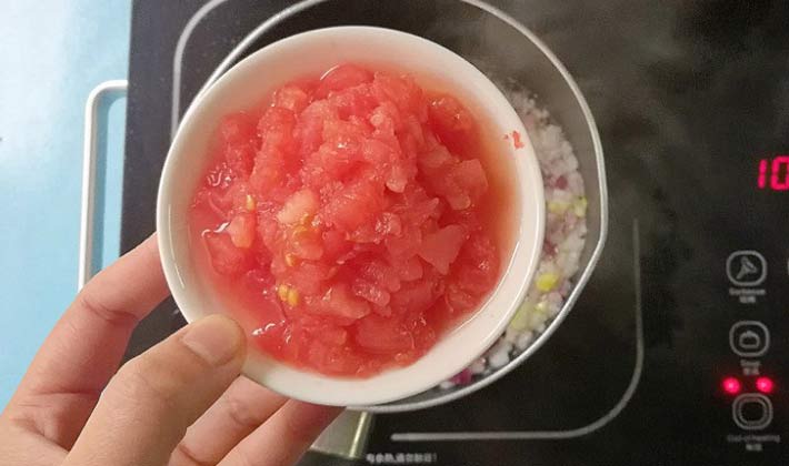 桂鱼的做法怎么做好吃（桂鱼西红柿汤的做法）-5