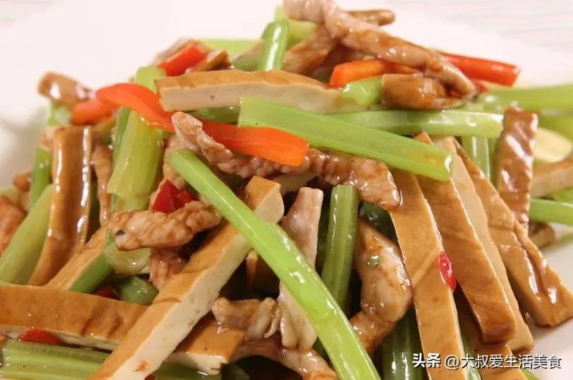 正宗芹菜炒香干的做法 干子芹菜炒肉丝怎么做？-1