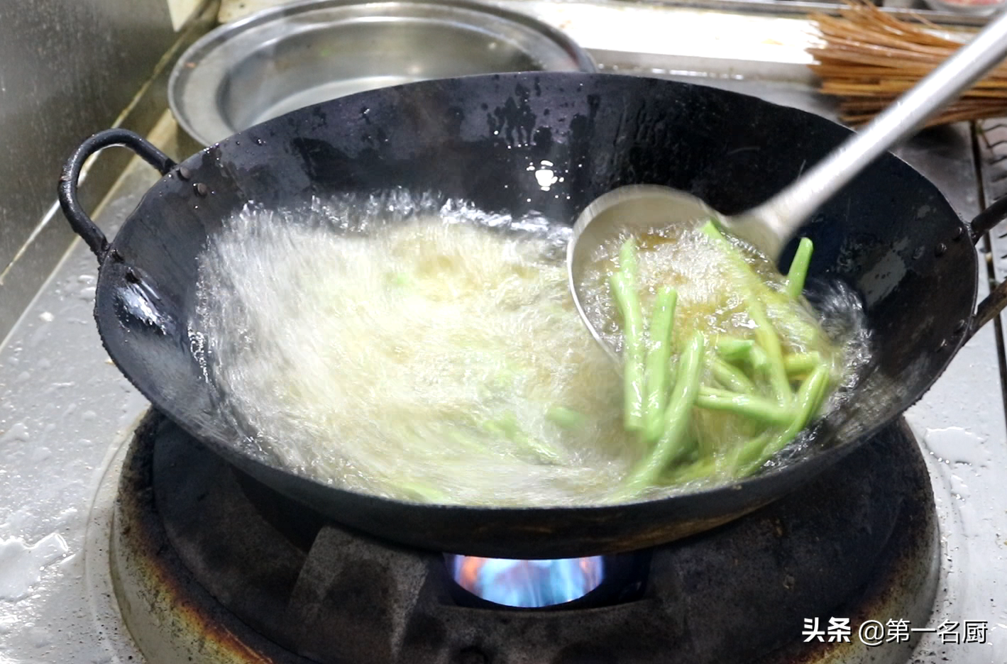 干煸四季豆怎么烧_干煸四季豆炸多久能熟-6
