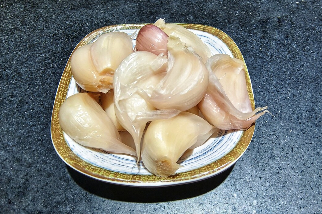 怎样腌糖蒜又脆又好吃（怎样腌糖蒜的腌制方法）-8