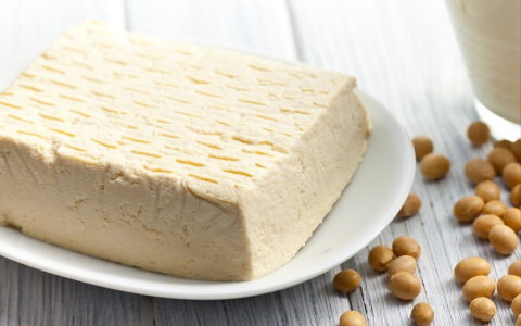 米醋泡黄豆的正确做法（在家制作豆腐的简单方法）