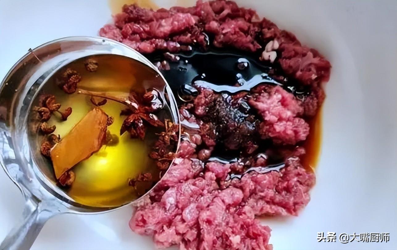 丸子馅的做法和配料大全 肉馅怎么调比较好吃？-7