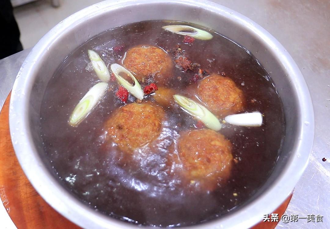 家常红烧狮子头的做法_红烧狮子头不油炸做法-8
