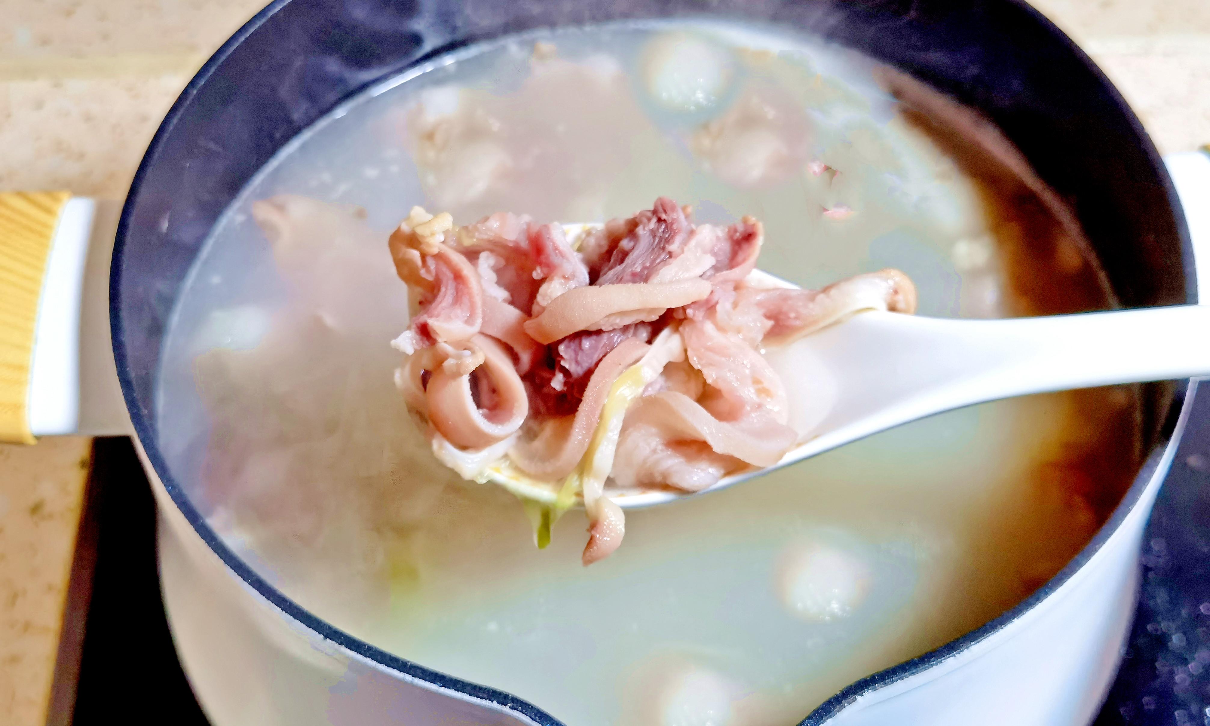 炖羊肉汤怎么炖好吃又烂无膻味（炖羊肉汤都放什么材料）-2