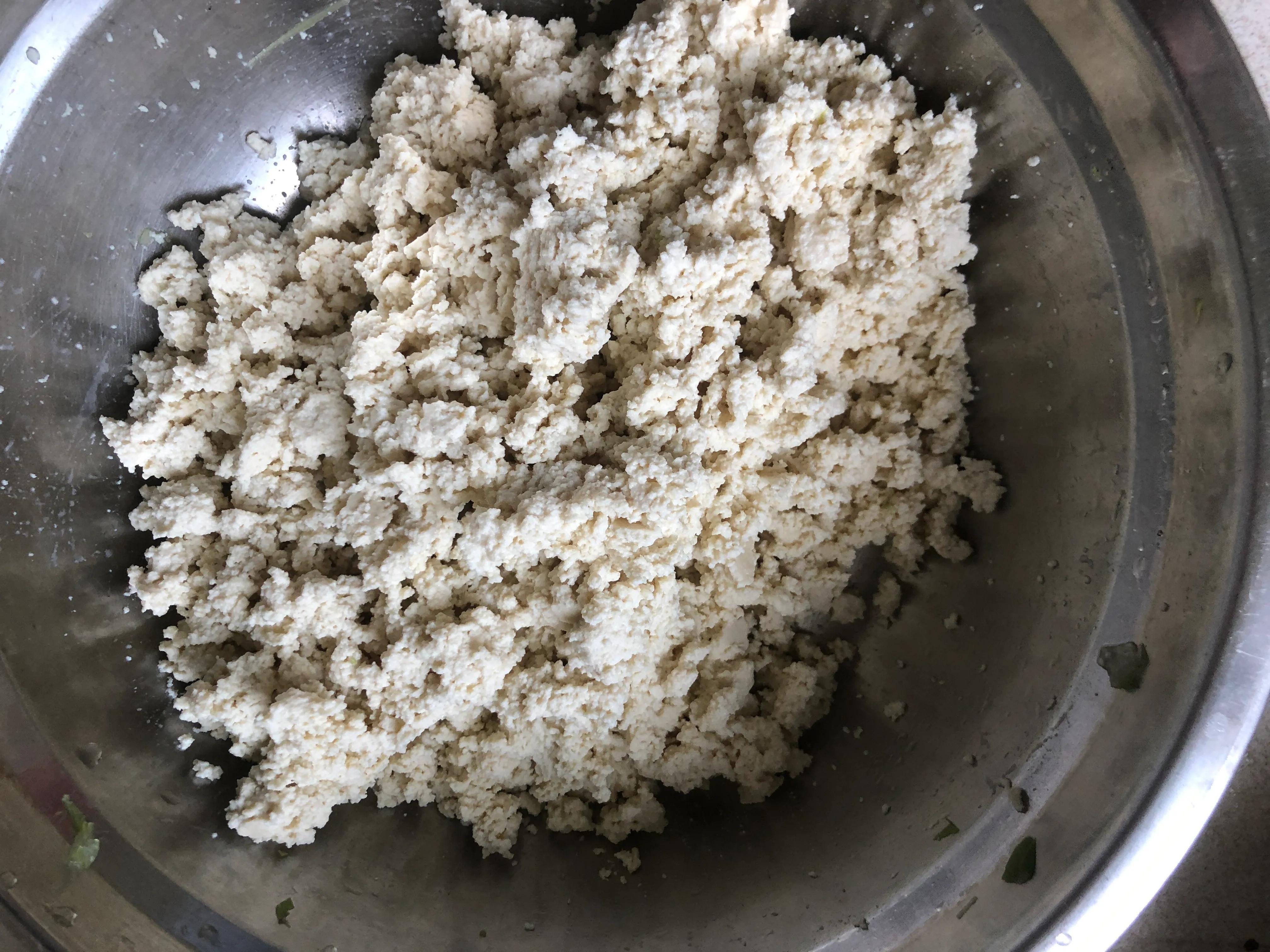 芹菜豆腐包子馅的做法（芹菜豆腐蒸包怎么做好吃）-8