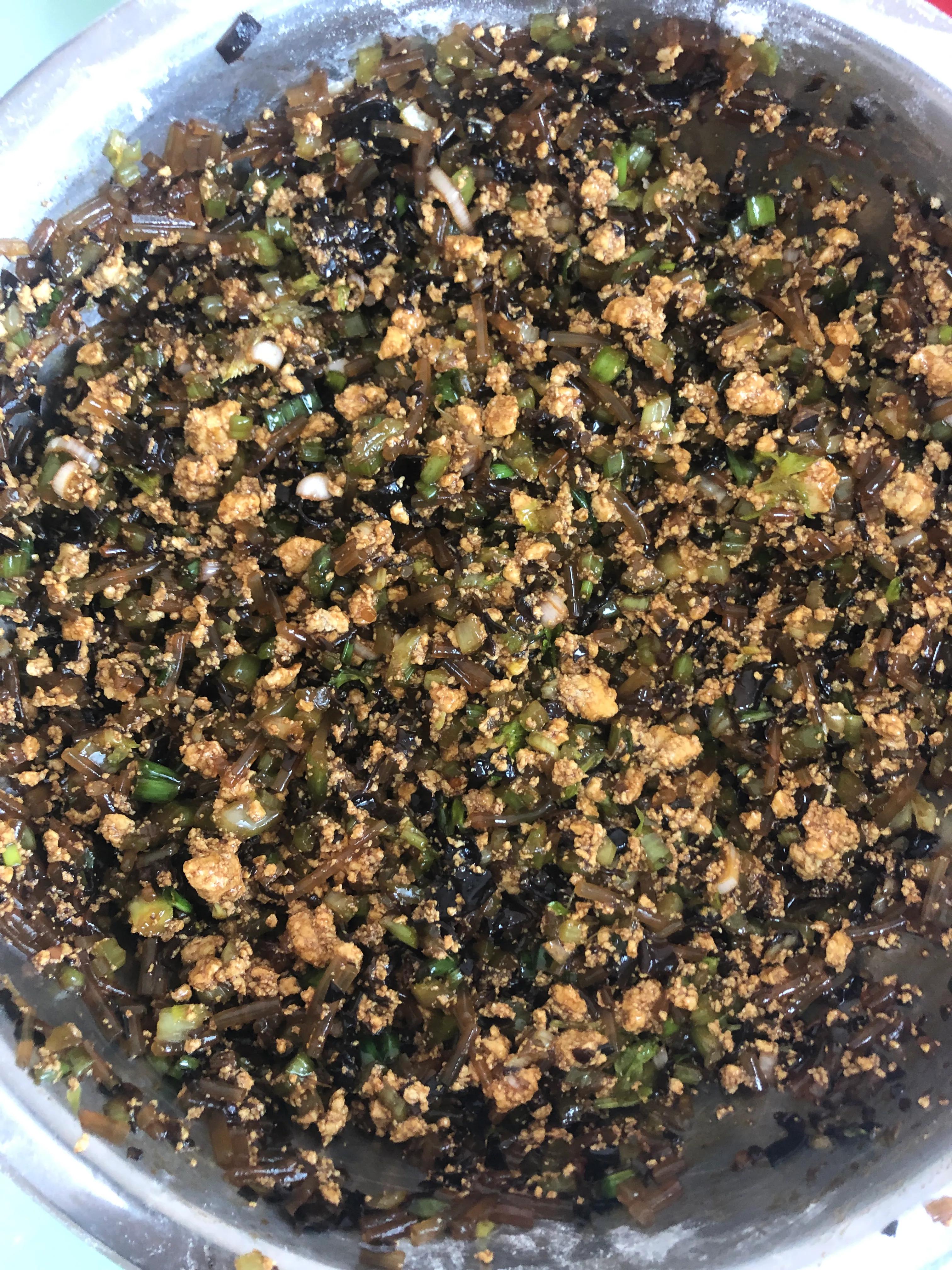 芹菜豆腐包子馅的做法（芹菜豆腐蒸包怎么做好吃）-11