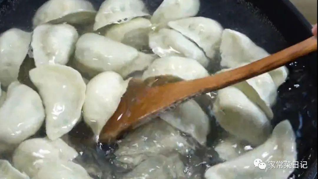 包饺子的肉馅怎么调好吃 猪肉馅如何调才又鲜又嫩？-11