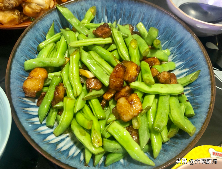 豆角炒肉的做法家常菜（清炒豆角怎么做好吃）-8