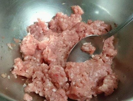 蒸饺的做法和面用冷水和热水，蒸饺可以用凉水和面么-5