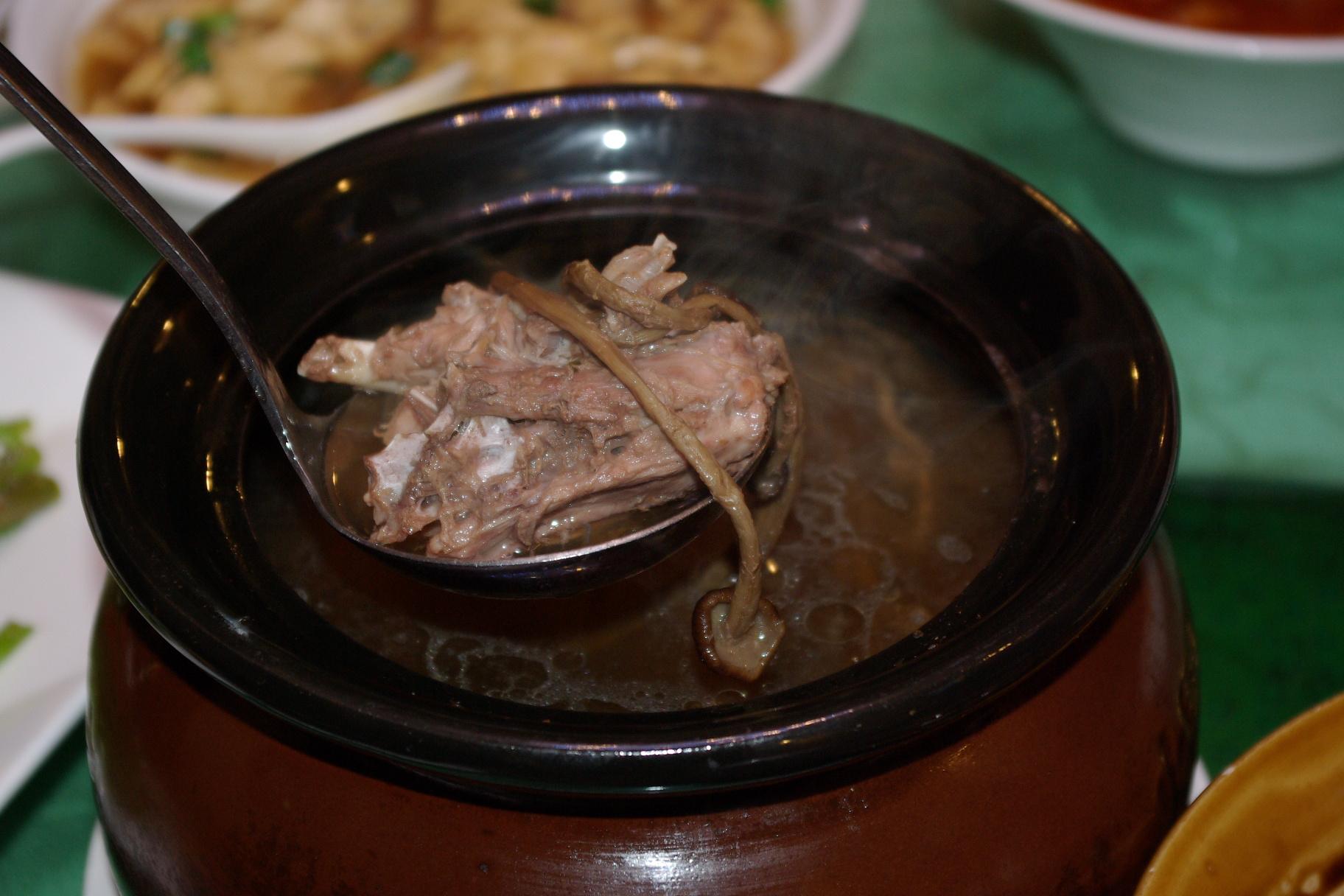 茶树菇排骨汤配料需要什么（广东茶树菇排骨汤的做法）-1