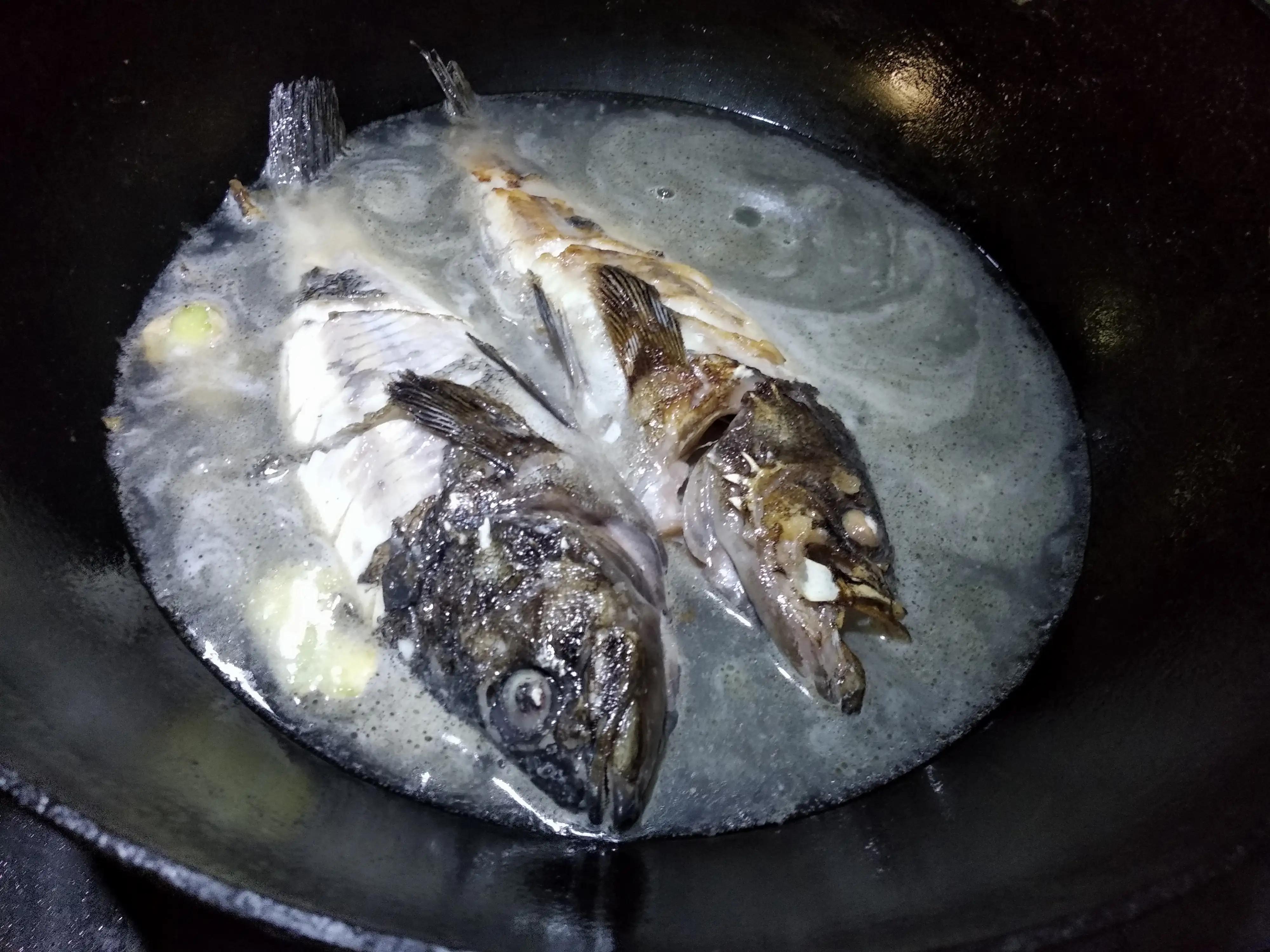 什么鱼比较适合做鱼汤 鱼汤加什么食材最好吃？-2