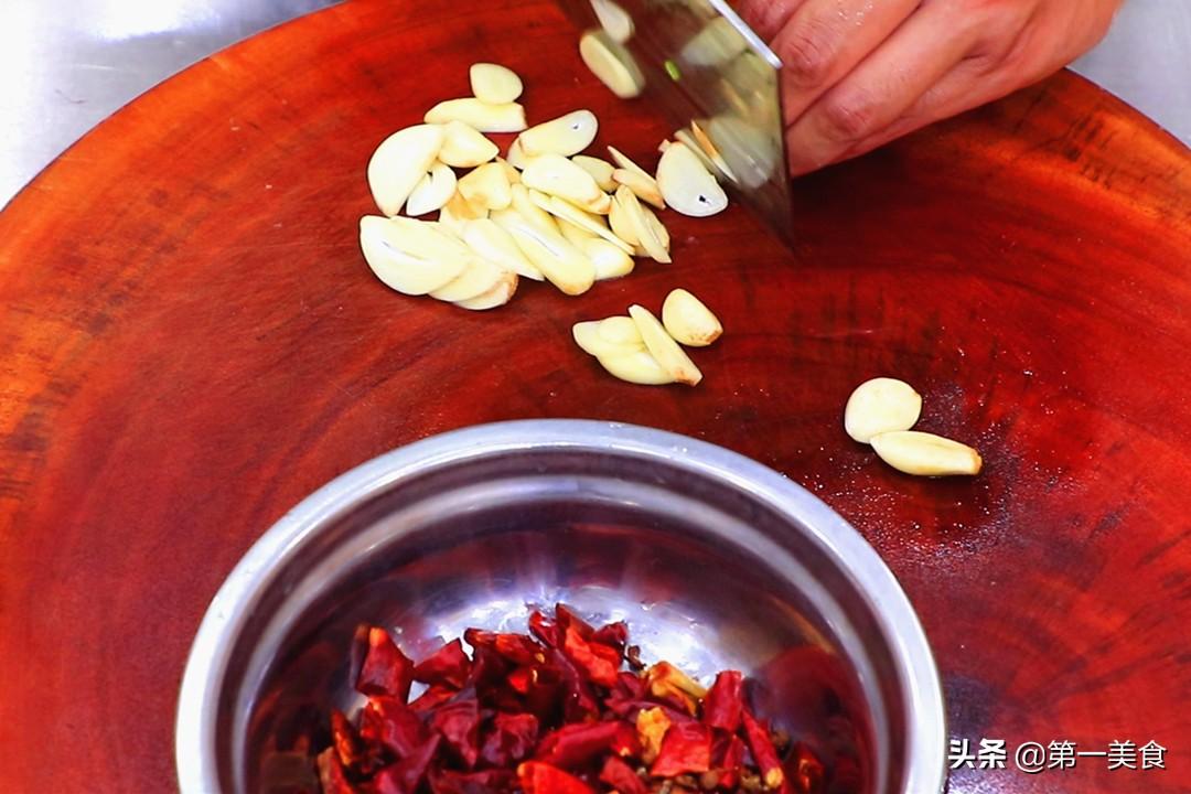 油炸蘑菇的制作方法_干炸蘑菇家常做法-6