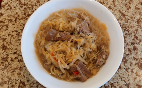 怎样炖酸菜排骨好吃_酸菜炖排骨怎么做？