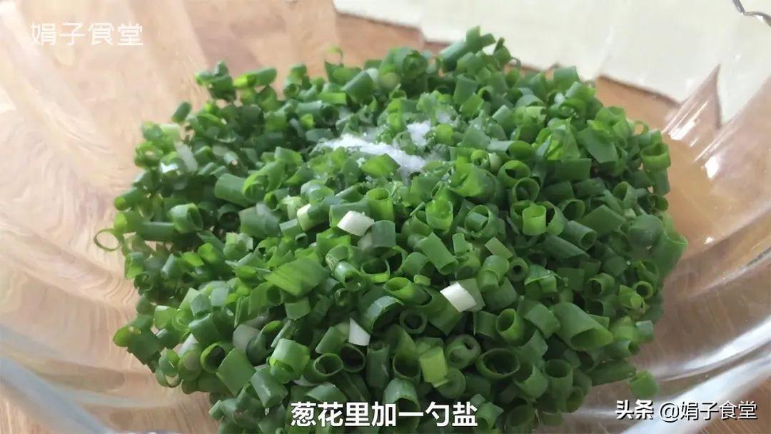 烫面葱油饼怎么做又软又好吃 烫面葱花饼的做法-14