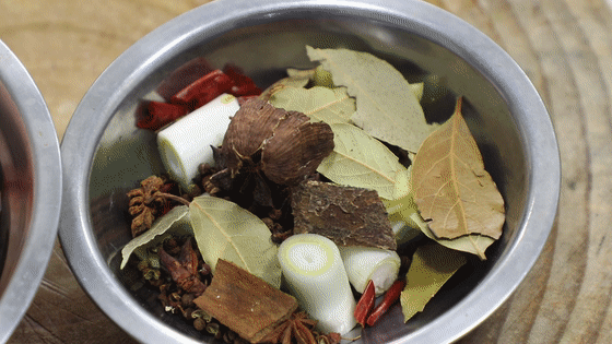 红烧肘子怎么做又烂又好吃，红烧肘子的酱汁怎么做？-4