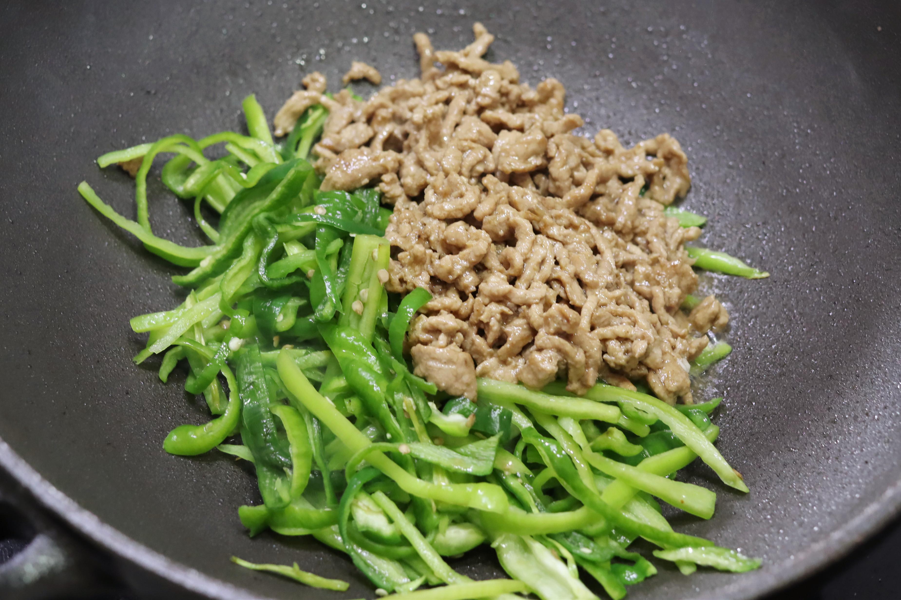 怎么炒青椒肉丝，青椒肉丝炒什么好吃？-9