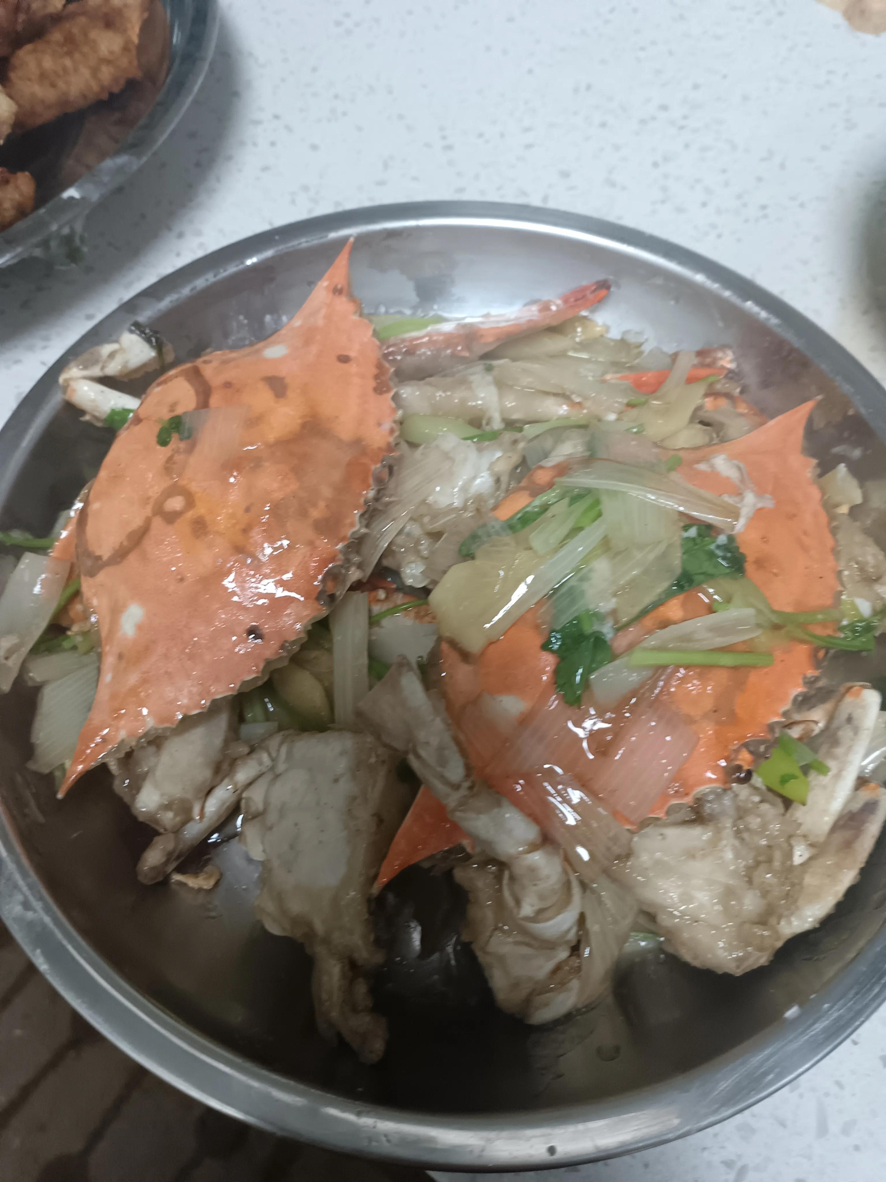 爆炒小螃蟹怎么做好吃（爆炒小螃蟹）-2